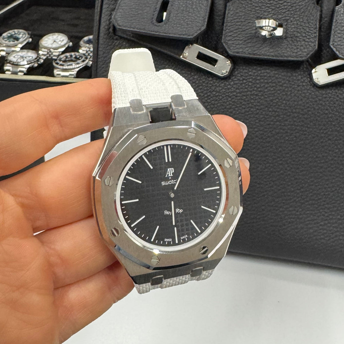 Stainless Steel Case & Rubber Strap | 12:00 Crown | White