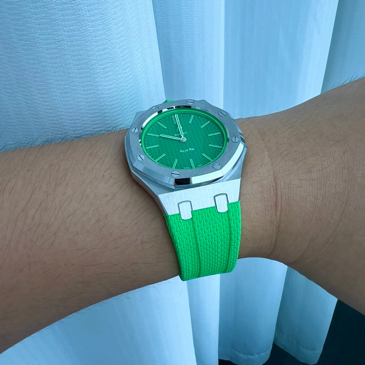 Stainless Steel Case & Rubber Strap | 12:00 Crown | Green