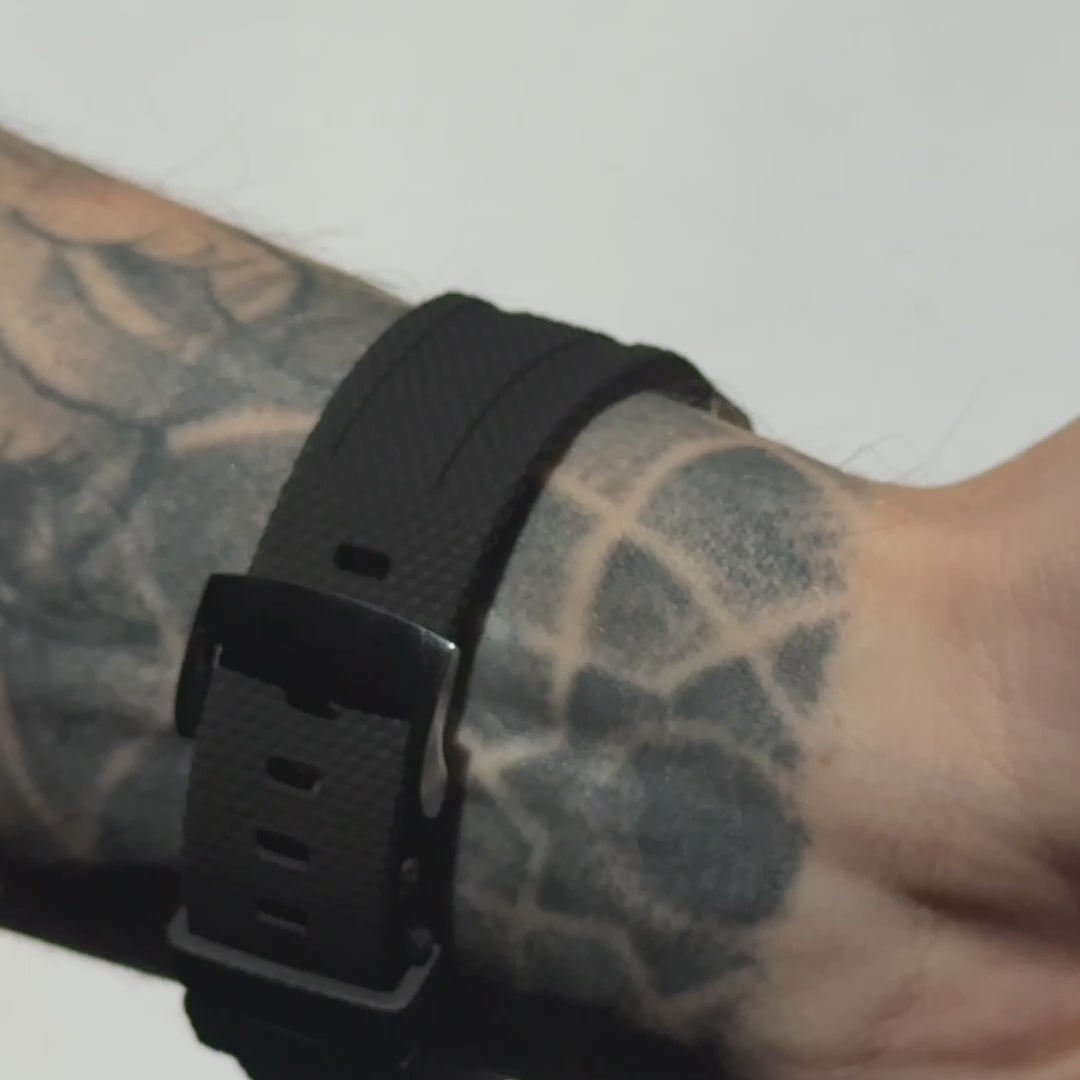 Stainless Steel Case & Rubber Strap | 12:00 Crown | Black